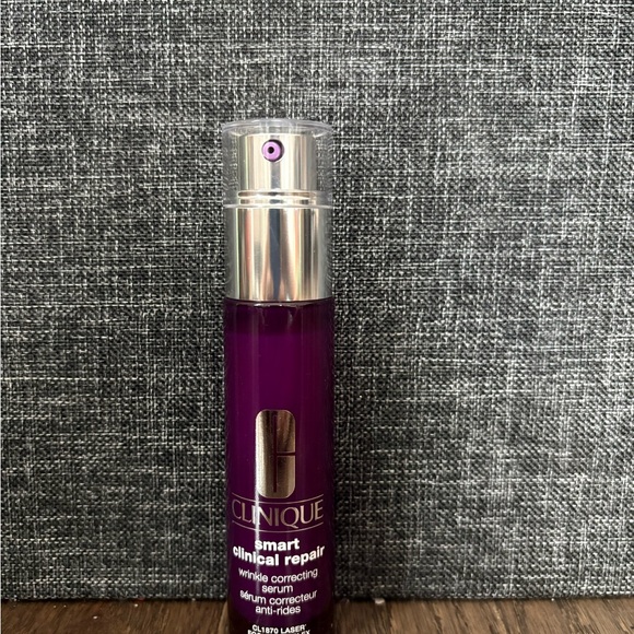 Clinique Other - Clinique Smart Clinical Repair Serum in Deep Purple